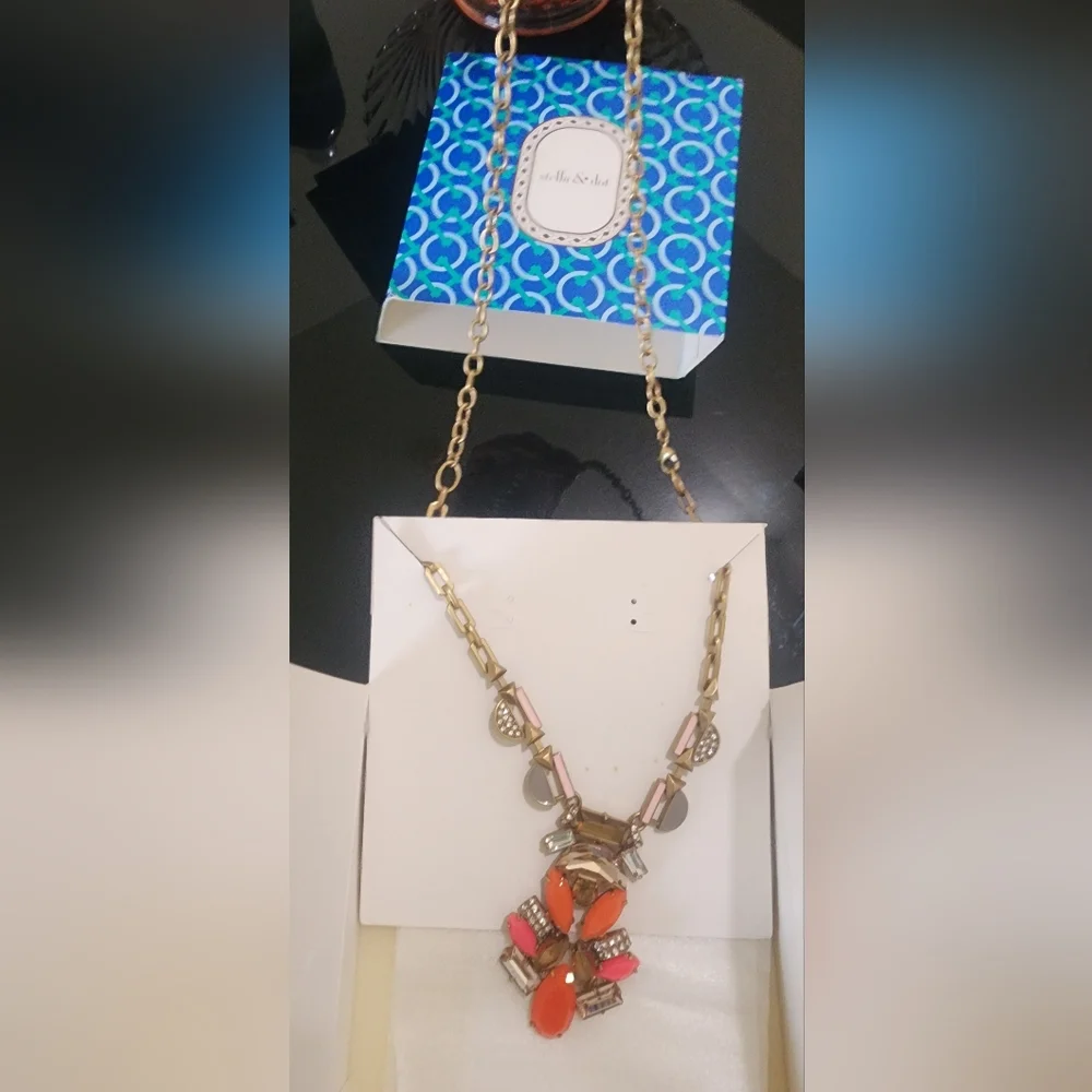Stella& Dot Elegant Multicolor Statement Necklace And‎ Bracelet Set.